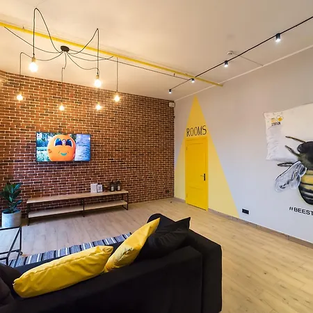 Bee Station Hotel 2*