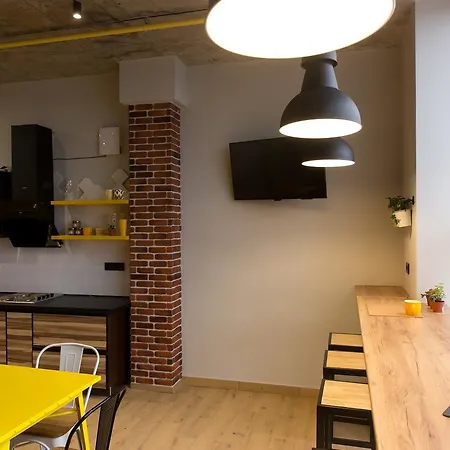Bee Station Hotel 2*