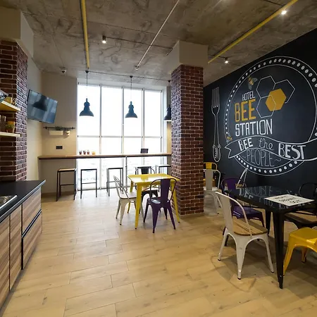 Hotel Bee Station